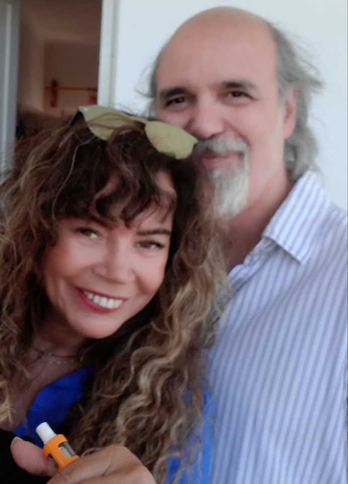 Ελένη Δήμου: Τα 31 χρόνια αγάπης με Άκη Γκολφίδη, η ομοιότητα με τον γιο της και η απώλεια που της κόστισε