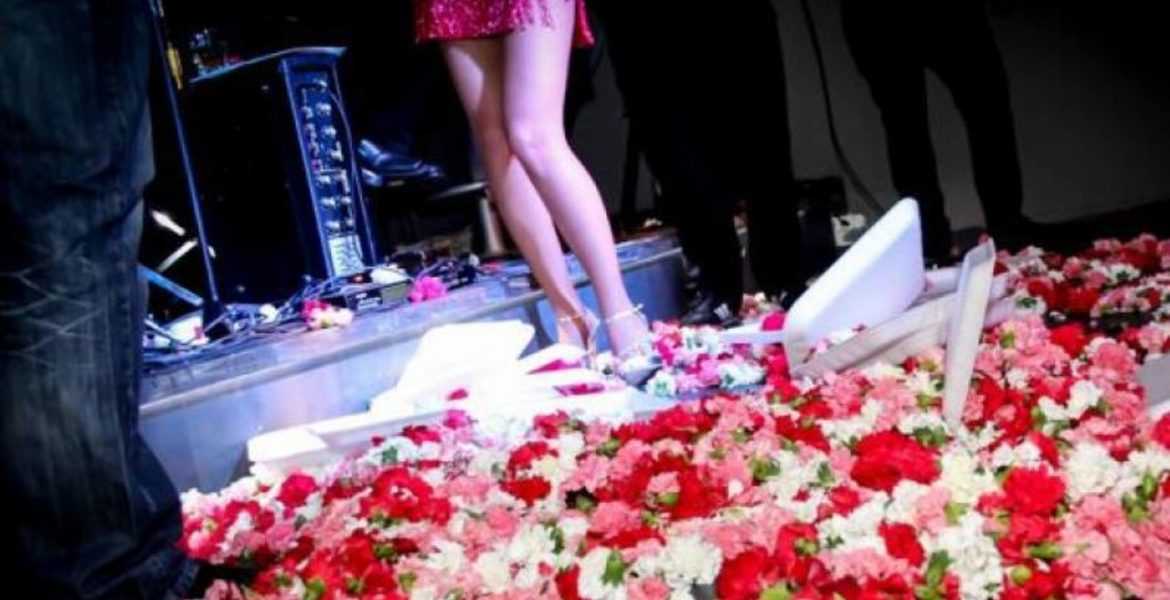 Μπουζούκια : Ξεχάστε ότι ξέρατε ως τώρα - Δεν επιτρέπεται  ο χορός στη πίστα