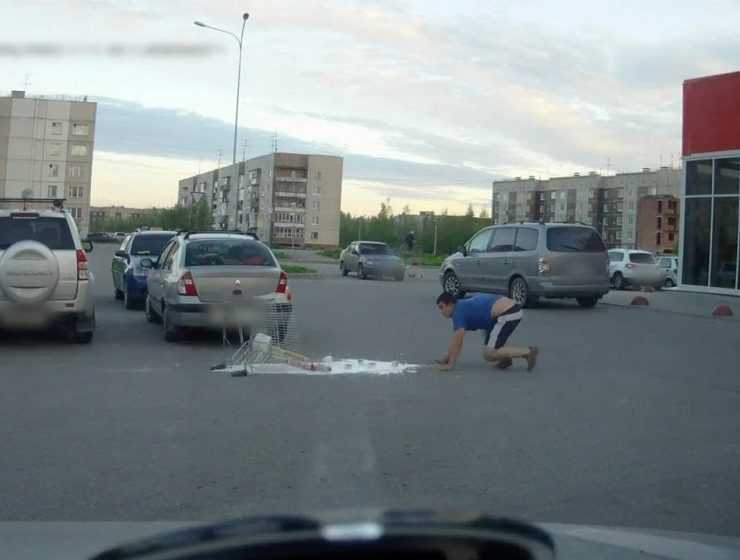 Εκάνε μαγκιές με το καροτσάκι του σούπερ μαρκετ  - Ξεκαρδιστική η συνέχεια (video)