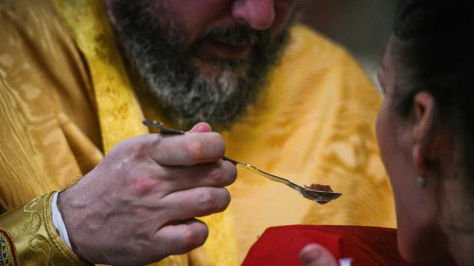 Λαβίδες μίας χρήσης για τη θεία Κοινωνία από το Οικουμενικό Πατριαρχείο