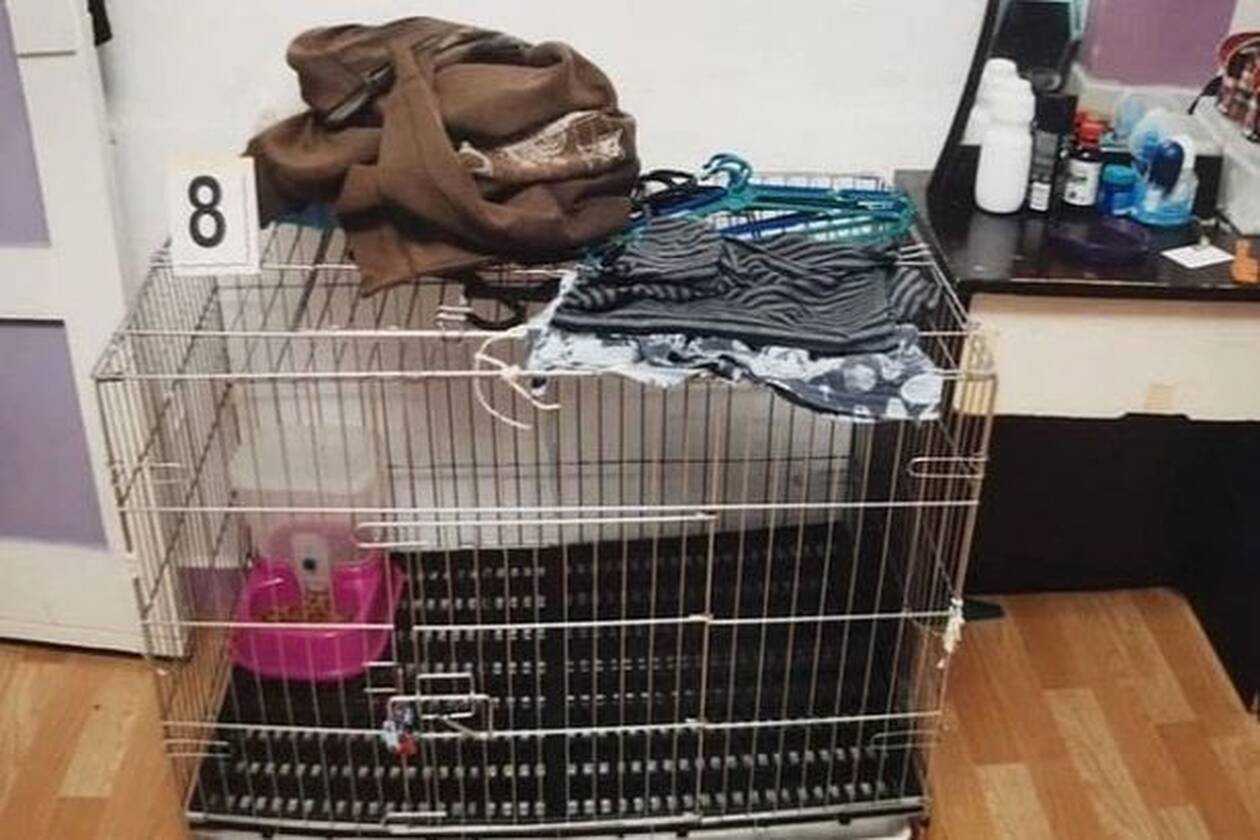 Νεκρό 5χρονο αγόρι: Το έβρασαν οι γονείς του- Ζούσε μέσα σε κλουβί (φωτο)