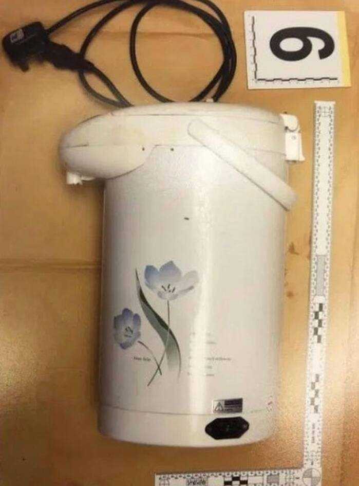 Νεκρό 5χρονο αγόρι: Το έβρασαν οι γονείς του- Ζούσε μέσα σε κλουβί (φωτο)