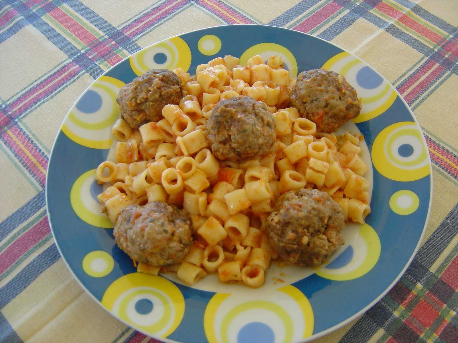 Κεφτεδάκια με μακαρονάκι κοφτό στο ταψί