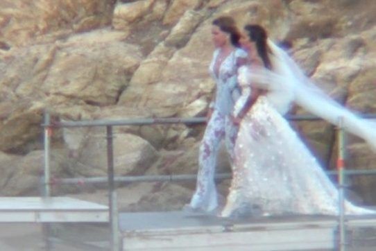 Παντρεύτηκαν η Εριέττα Κούρκουλου και ο Βύρωνας Βασιλειάδης στη Μύκονο! Γάμος σαν παραμύθι