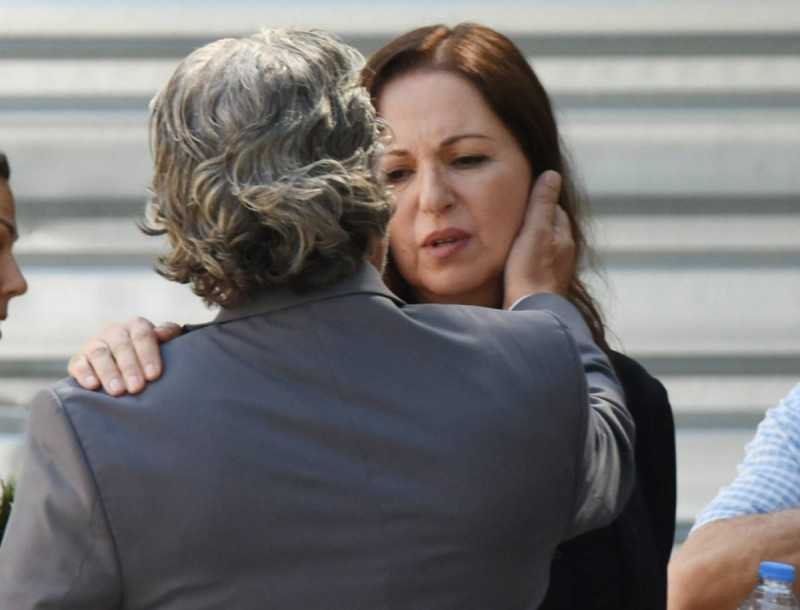 Συντετριμμένη η Κοραλία Καραντη στο τελευταίο αντίο στην Αφροδίτη Γρηγοριάδου