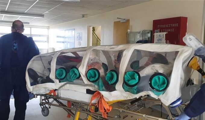 Κορονοϊός: Μεταφέρθηκε στην Κρήτη εσπευσμένα ανήλικο αγόρι μέσα σε ειδική κάψουλα