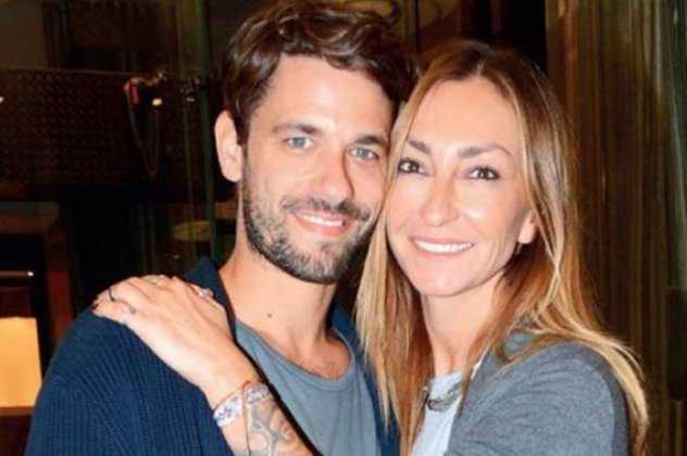 Η Ρέβη φωτογραφίζει τον Αποστόλη Τότσικα γυμνό στην παραλία (εικόνες)