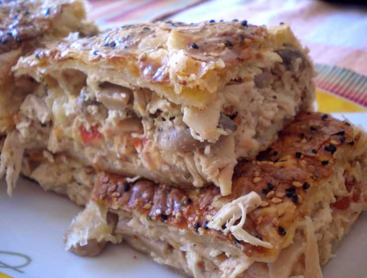 Η καλύτερη παραδοσιακή κοτόπιτα με χωριάτικο φύλλο Η καλύτερη παραδοσιακή κοτόπιτα με χωριάτικο φύλλο