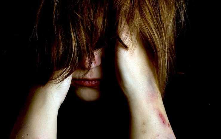 Ανήκουστο: Γονείς και θείοι ξυλοκόπησαν άγρια και κούρεψαν έφηβη επειδή είχε σχέση με αλλοδαπό