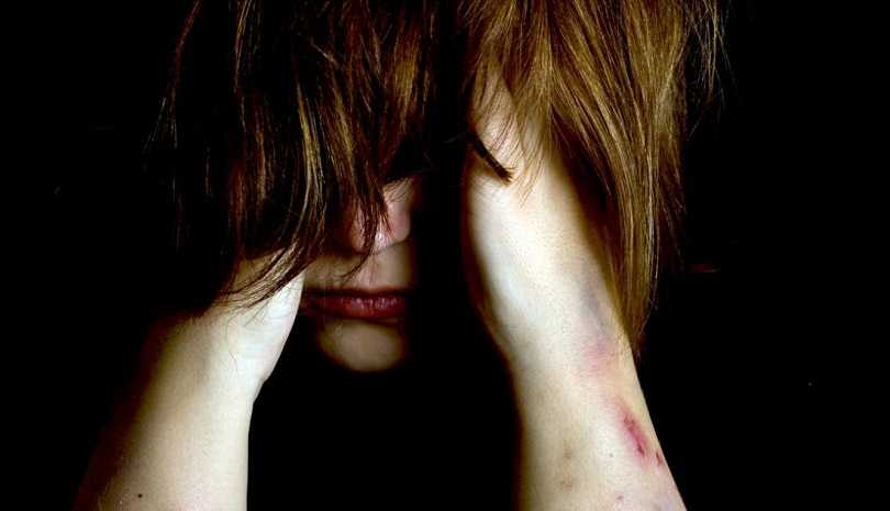 Ανήκουστο: Γονείς και θείοι ξυλοκόπησαν άγρια και κούρεψαν έφηβη επειδή είχε σχέση με αλλοδαπό