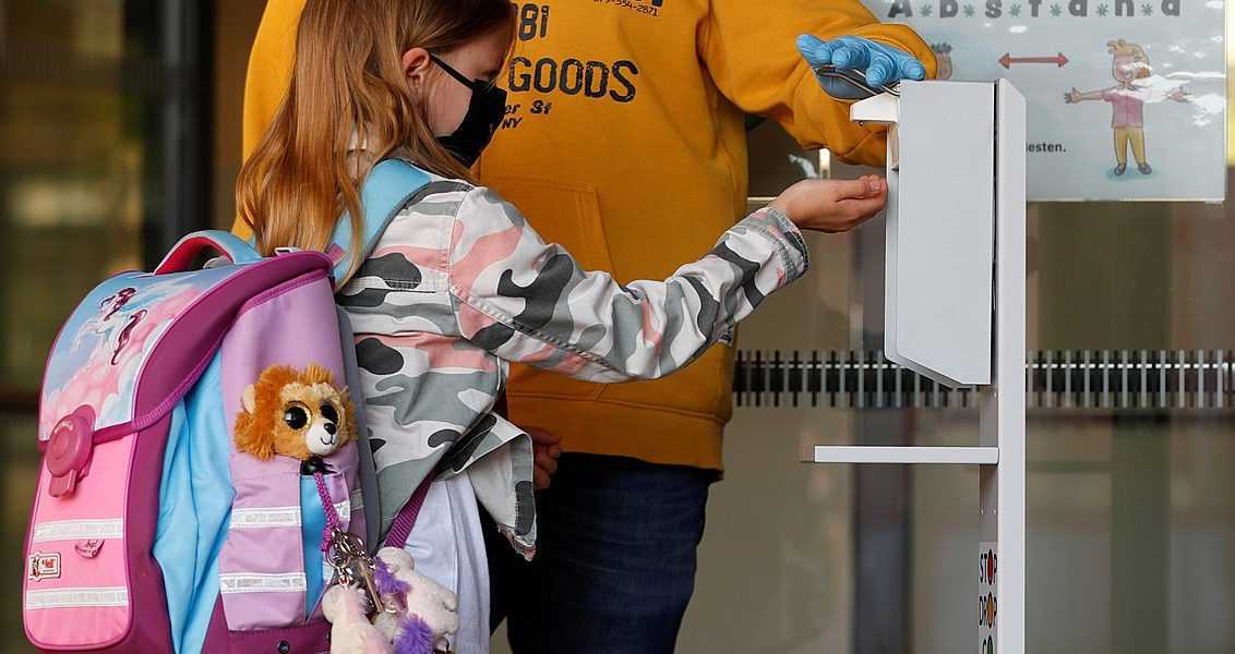 Έναρξη σχολείων με μάσκες και σε βάρδιες - Καθυστέρηση στο άνοιγμα προτείνουν οι επιστήμονες