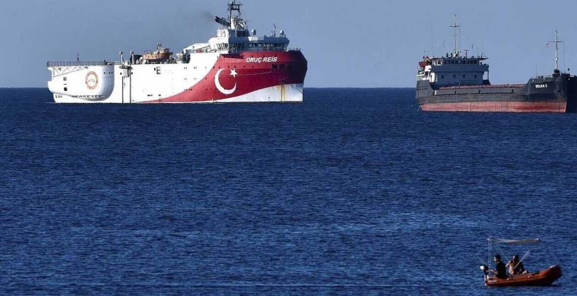 Θερμό επεισόδιο Ελλάδας - Τουρκίας: «Το Oruc Reis έφτασε στην περιοχή»