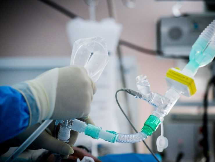 Κορωνοϊός: Διασωληνώθηκε 27χρονη γιατρός στο νοσοκομείο της Λάρισας