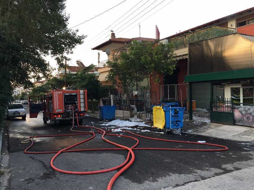 Απεγκλωβισμός τεσσάρων ατόμων από φλεγόμενο κτίριο- Ανάμεσά τους και ένα βρέφος (βίντεο)