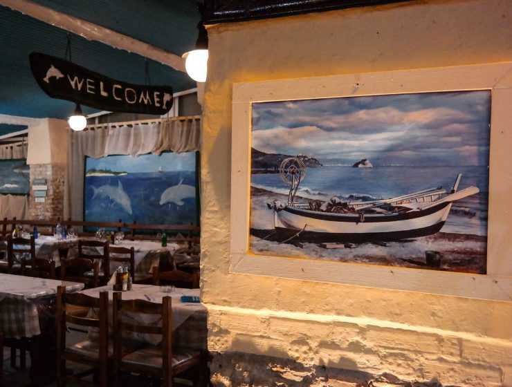 Τρίκαλα: 21,000 ευρώ πρόστιμο σε 2 γιαγιάδες που βοηθούσαν στην ταβέρνα των παιδιών τους!